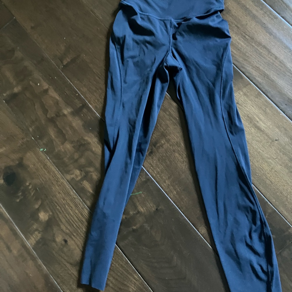 Lululemon navy leggings size 0 23’